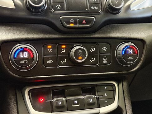 Used 2024 GMC Terrain SLT image 10