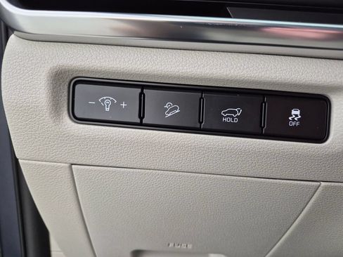 Used 2025 Kia Telluride SX w/ SX Captain's Chair Package AWD/4WD image 12