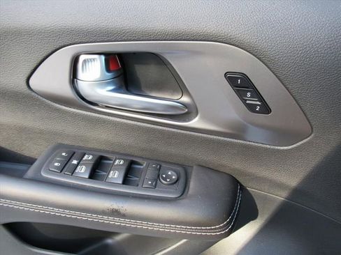 New 2026 Chrysler Pacifica Select FWD image 25