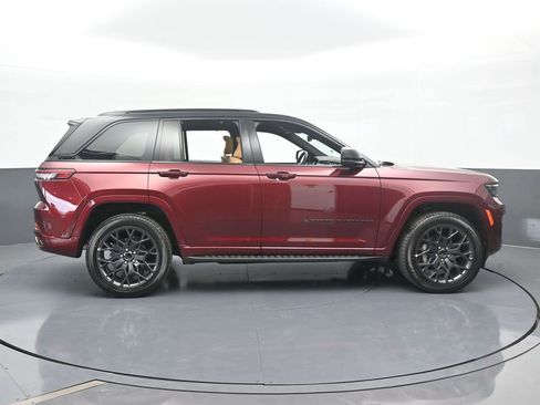New 2025 Jeep Grand Cherokee Summit image 7