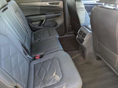 Used 2024 Volkswagen Atlas Cross Sport SE FWD image 17