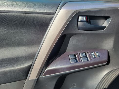 Used 2016 Toyota RAV4 LE AWD/4WD image 19