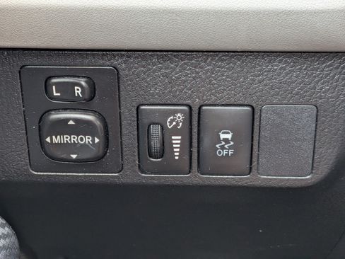 Used 2013 Toyota RAV4 LE FWD image 21