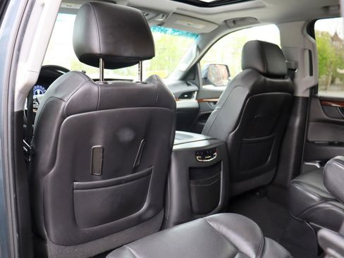 Used 2019 Cadillac Escalade Luxury AWD/4WD image 13