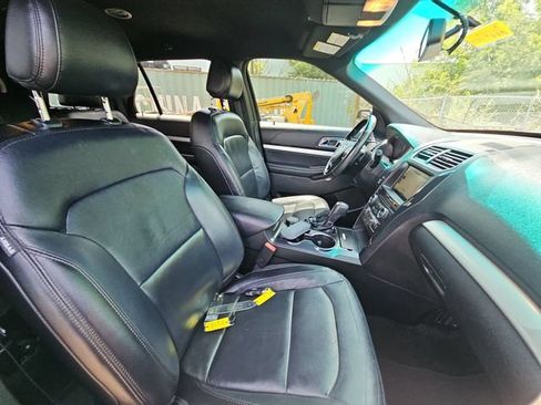 Used 2016 Ford Explorer XLT w/ Equipment Group 202A AWD/4WD image 30