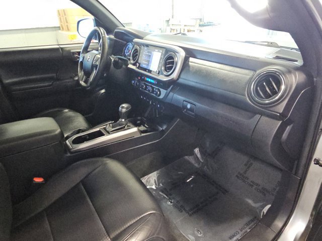 Used 2022 Toyota Tacoma Limited AWD/4WD image 35