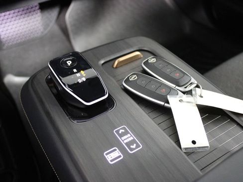 Used 2024 Nissan Ariya FWD image 10