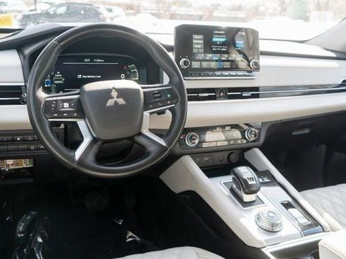 Used 2023 Mitsubishi Outlander 4WD Plug-In Hybrid image 13