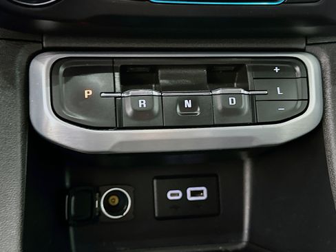 Used 2022 GMC Acadia SLE w/ Driver Convenience Package FWD image 23