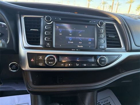 Used 2014 Toyota Highlander Limited image 19