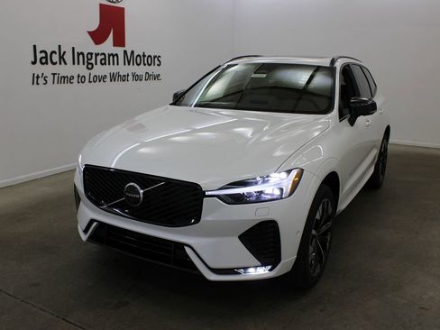 New 2026 Volvo XC60 B5 Plus w/ Climate Package AWD/4WD image 2