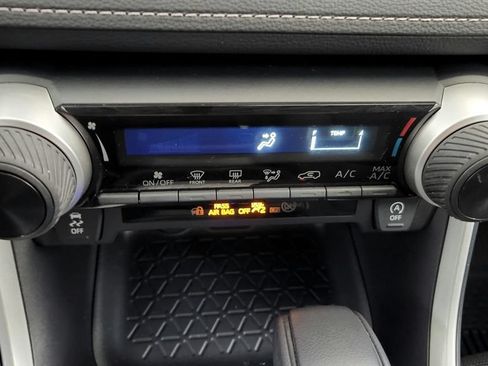 Used 2025 Toyota RAV4 LE AWD/4WD image 38