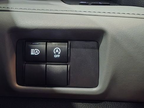 Used 2023 Toyota Highlander L FWD image 18