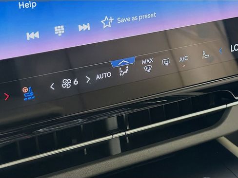 Used 2024 Lincoln Nautilus Premier image 23