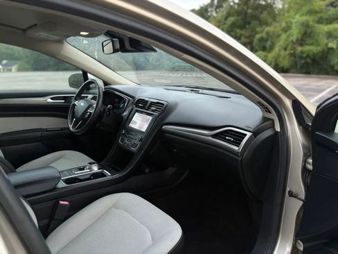 Used 2019 Ford Fusion SE w/ Equipment Group 151A image 15