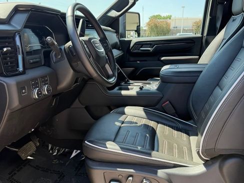 Used 2025 GMC Sierra 2500 AT4X AWD/4WD image 15