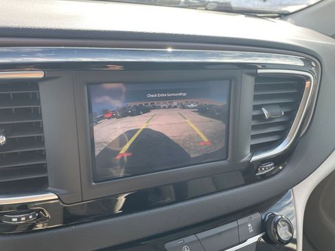 Used 2024 Chrysler Voyager LX image 25