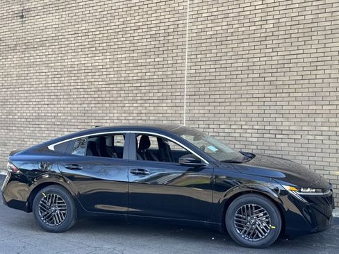 New 2026 Nissan Sentra SV w/ Floor Mat Package image 4