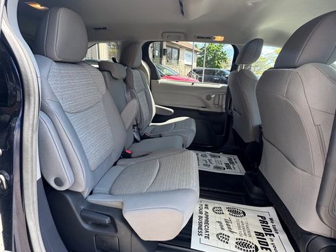 Used 2022 Toyota Sienna LE AWD/4WD image 16