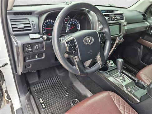 Used 2018 Toyota 4Runner SR5 AWD/4WD image 10