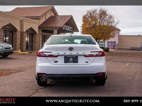 Used 2025 Toyota Camry SE image 6