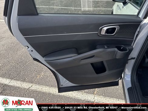 Used 2025 Kia Sorento S image 22
