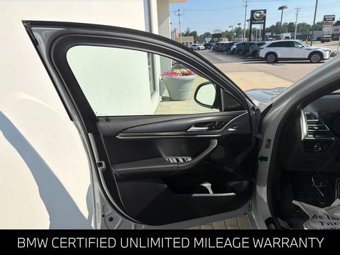 Used 2025 BMW X4 xDrive30i w/ M Sport Package AWD/4WD image 32