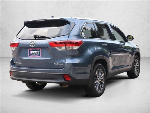 Used 2019 Toyota Highlander XLE AWD/4WD image 5
