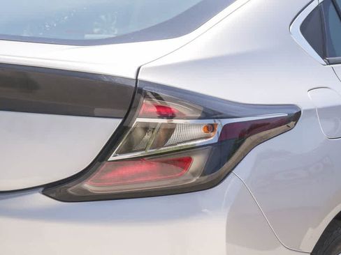 Used 2017 Chevrolet Volt Premier w/ Driver Confidence II Package FWD image 10
