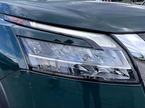 Certified 2024 Nissan Pathfinder Platinum FWD image 30