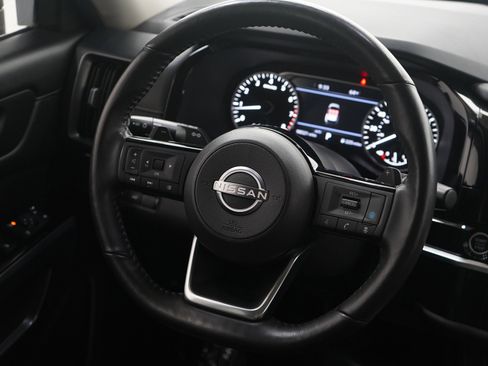 Used 2023 Nissan Pathfinder SL image 16