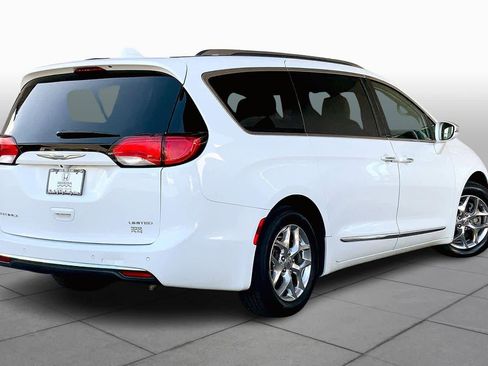 Used 2019 Chrysler Pacifica Limited image 13