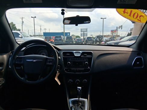 Used 2014 Chrysler 200 LX FWD image 17