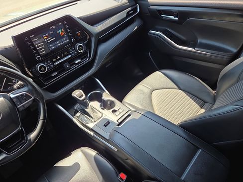 Used 2021 Toyota Highlander XSE FWD image 14