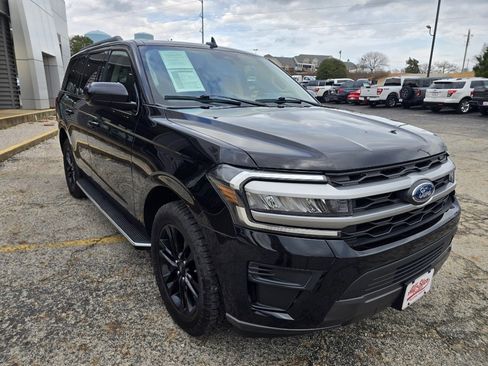 Used 2022 Ford Expedition XLT image 3