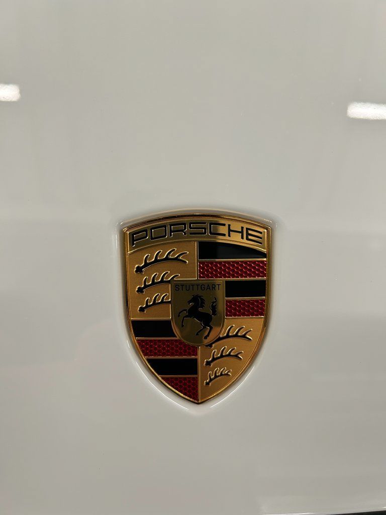 Certified 2023 Porsche Macan AWD/4WD image 30