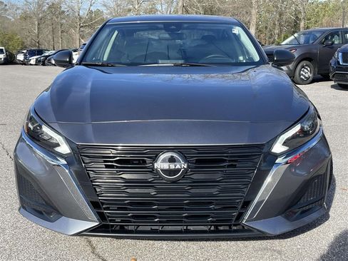 Used 2024 Nissan Altima 2.5 SV image 8