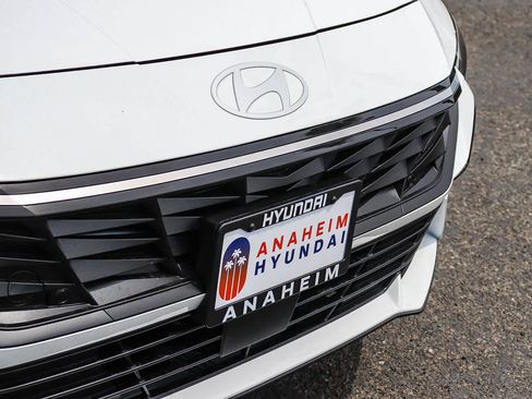 New 2026 Hyundai Elantra Limited FWD image 5