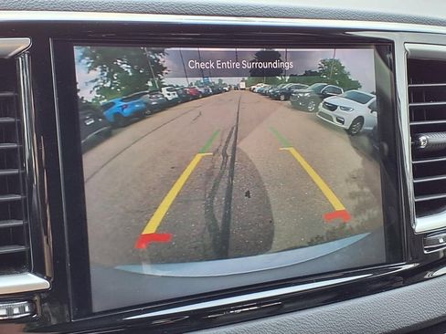 Used 2024 Chrysler Pacifica Touring-L FWD image 24
