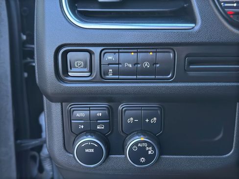 Used 2023 Chevrolet Suburban LT image 25