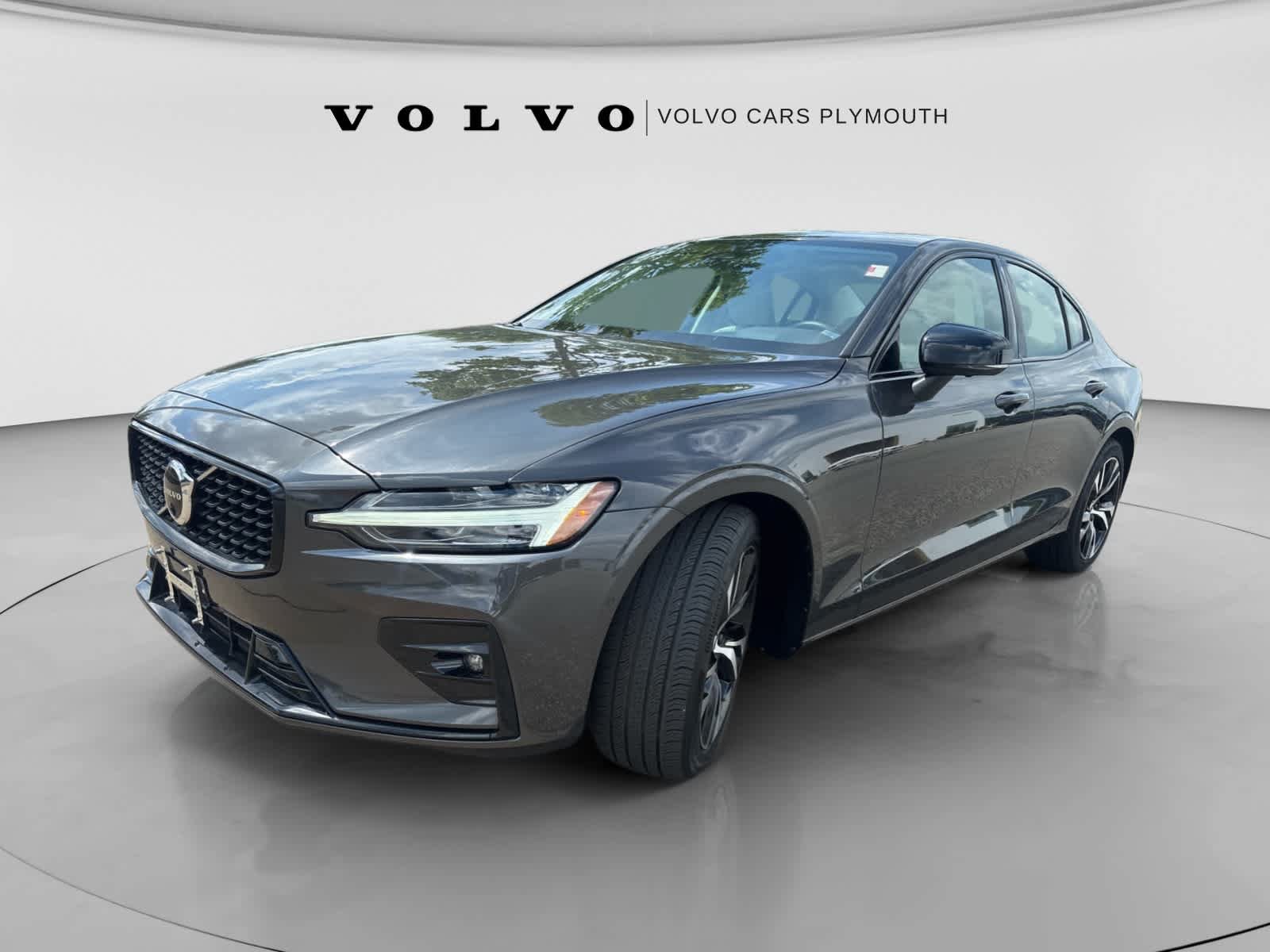 Used 2025 Volvo S60 B5 Plus FWD image 4