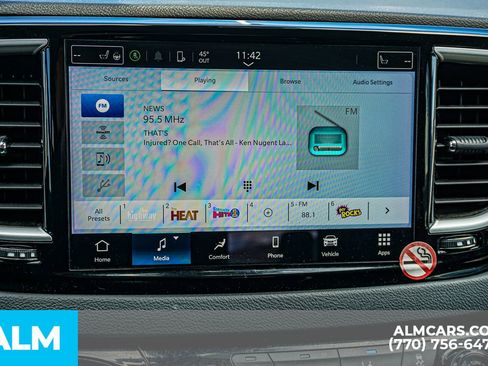 Used 2024 Chrysler Pacifica Touring-L image 44