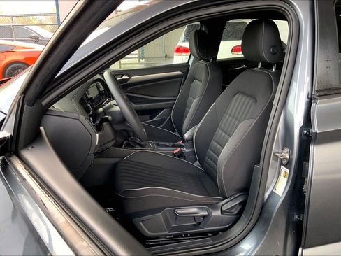 Used 2022 Volkswagen Jetta Sport image 8