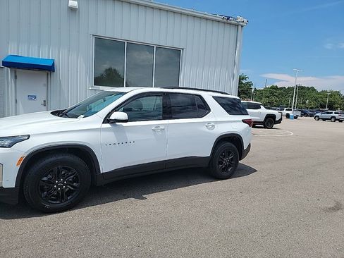 Used 2023 Chevrolet Traverse LT FWD image 1