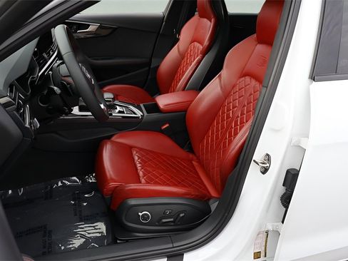 Used 2023 Audi S4 Premium Plus w/ Premium Plus Package image 9