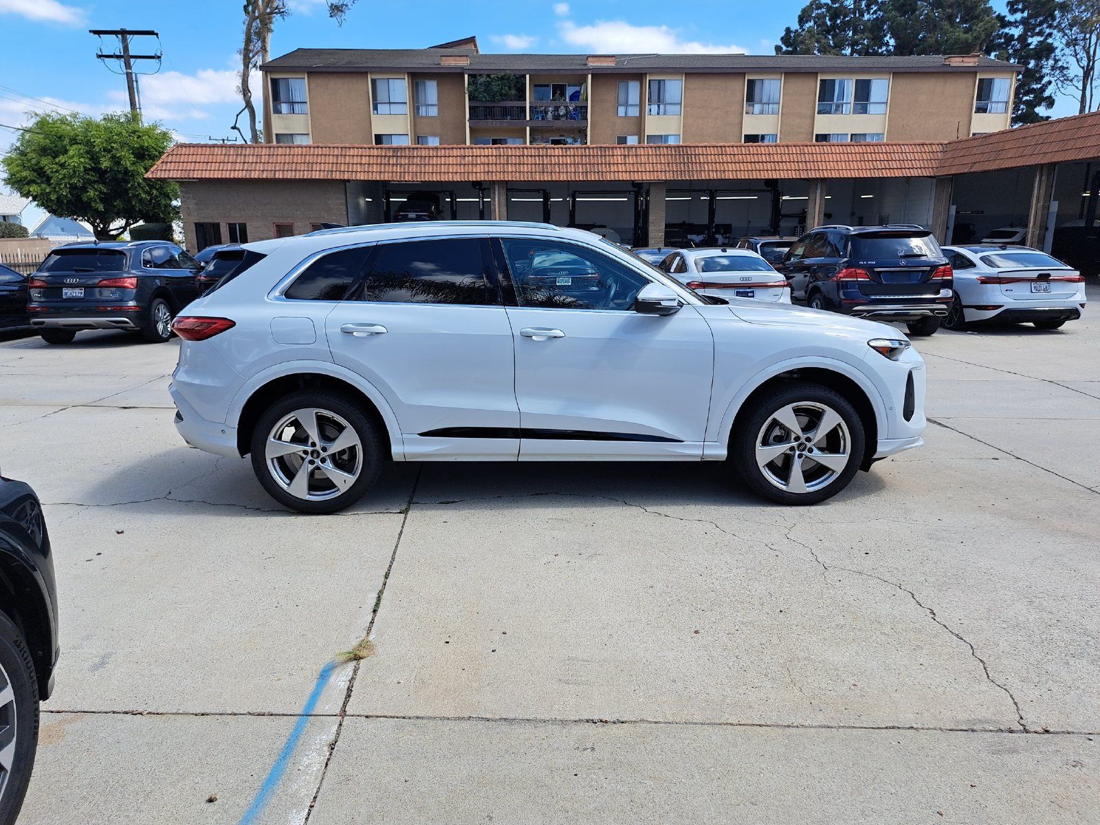 Used 2025 Audi Q5 Premium Plus w/ Premium Plus AWD/4WD image 4