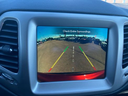 Used 2021 Jeep Compass Latitude AWD/4WD image 19