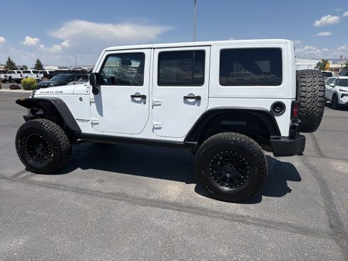 Used 2014 Jeep Wrangler Unlimited Rubicon w/ Connectivity Group AWD/4WD image 9