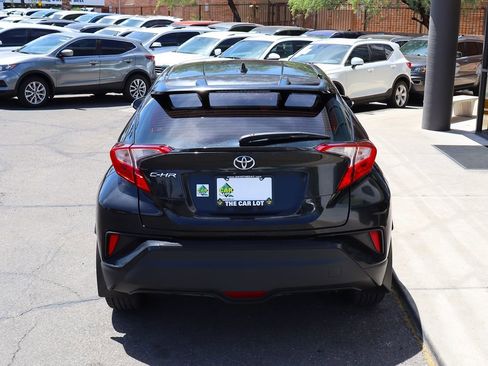 Used 2018 Toyota C-HR XLE FWD image 10