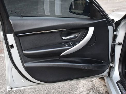 Used 2018 BMW 330i xDrive Sedan image 19